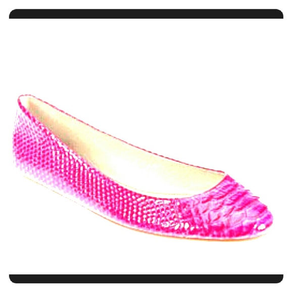 GIANNI BINI Size: 8 1/2 Hot Pink Snakeskin Flats