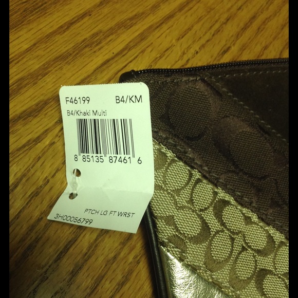Coach Patchwork Large Flat wristlet clutch. NEW! - Picture 3 of 4