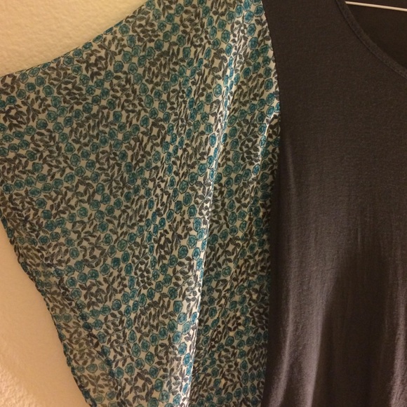 Flowy Floral - Picture 2 of 2