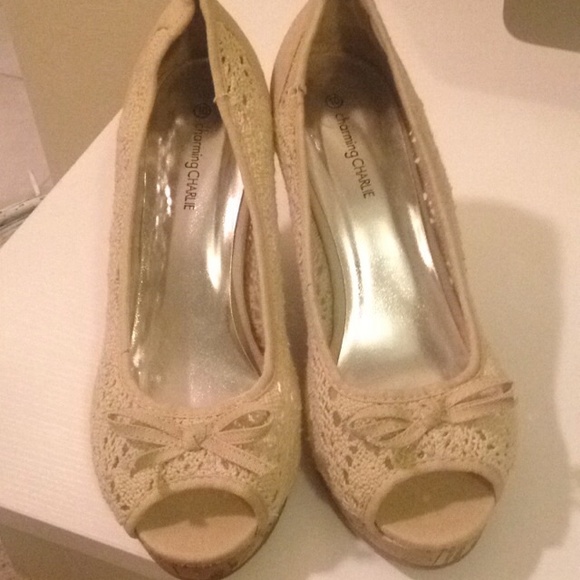 ✨✨Charming Charlie wedges✨✨