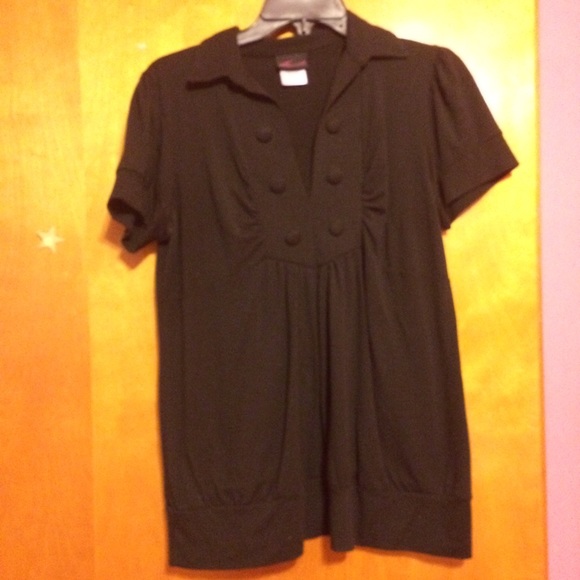 Black short sleeve shirt