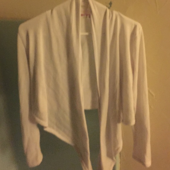 White shaw thingy