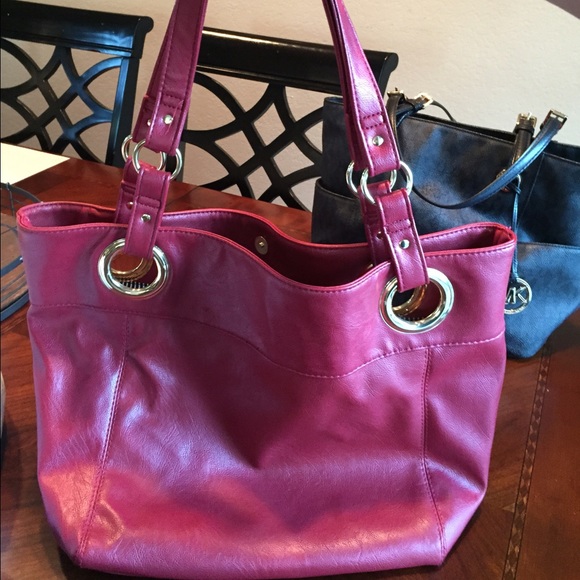 Red handbag - Picture 2 of 3