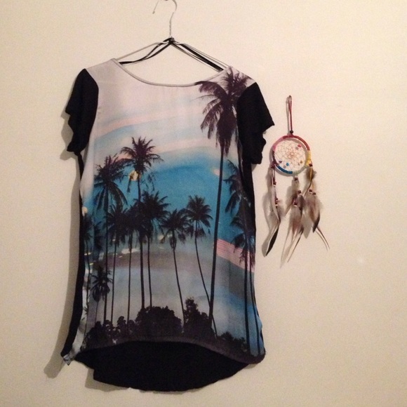 Forever 21 Tops - Low back, Palm tree tee!