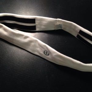 Lululemon skinny fly away tamer headband