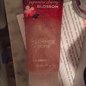 Bath & body Japanese cherry blossom shimmer bomb!