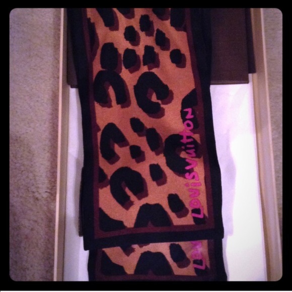 Louis Vuitton Bandeau Leopard Print