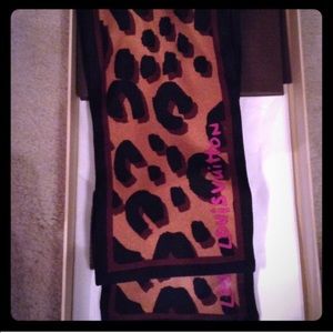 Louis Vuitton Bandeau Leopard Print