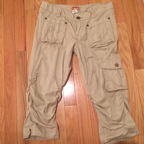 Mudd Kahki Cargo Capri Pants! Size 3