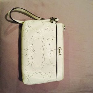 ❤️SOLD❤️ EBAY- Coach cream leather wristlet