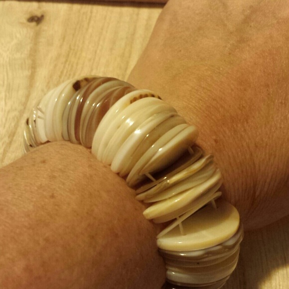 Cool Shell Bracelet - Picture 2 of 2