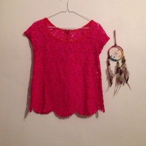 Pink floral lace top! 🌺