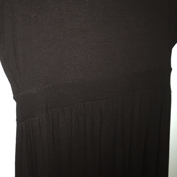 Plain, but cute black dress - Picture 2 of 4