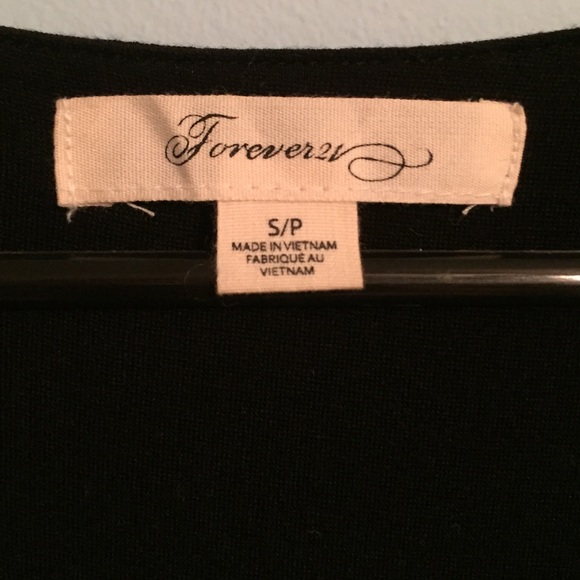 Plain, but cute black dress - Picture 3 of 4