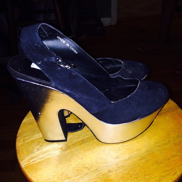 Pumps - Picture 2 of 4