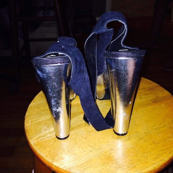 Pumps - Picture 3 of 4