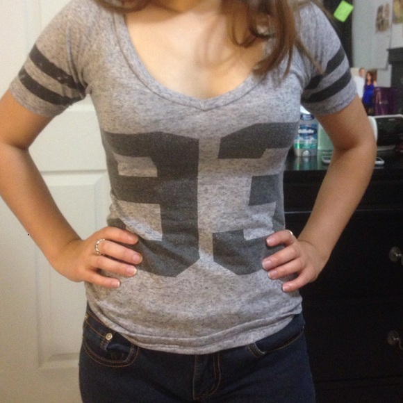 93 vintage baseball v neck-t with striped shoulder