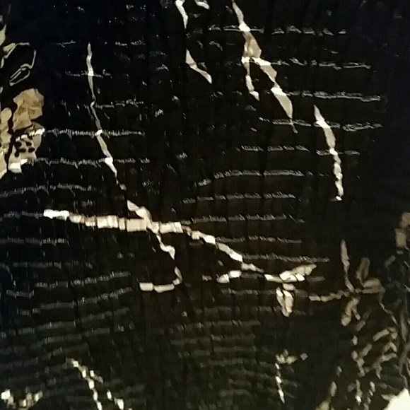 Beautiful Blouse - Picture 2 of 3