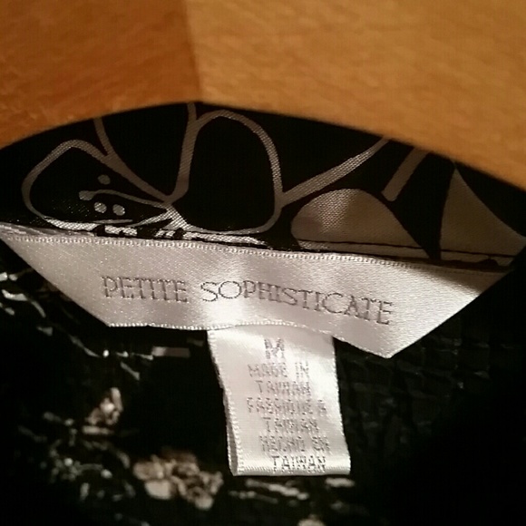 Beautiful Blouse - Picture 3 of 3