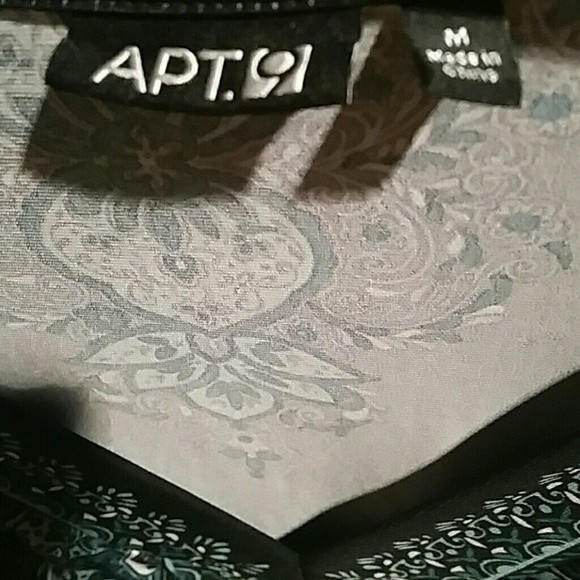 Beautiful tunic - Picture 2 of 2