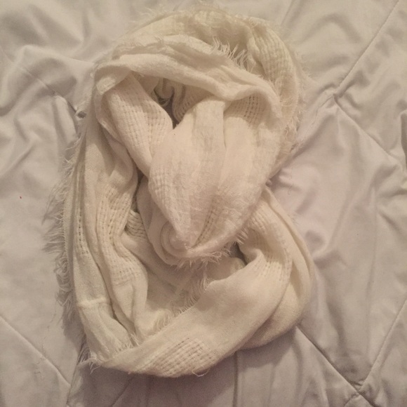 ♡ Ivory Infinity Scarf ♡