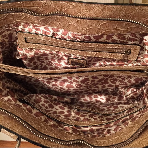 GUESS Purse - Picture 2 of 2