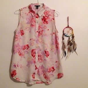 Floral silk top! 🌸
