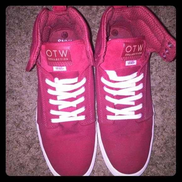 SOLD on Merc----Red men's Vans off the wall