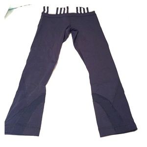 Navy 7/8 crops lululemon