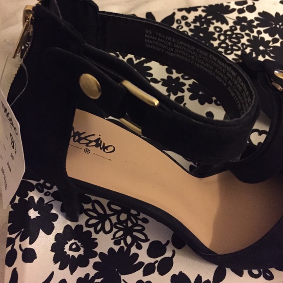 Black pumps with ankle strap and zip back - Picture 2 of 3