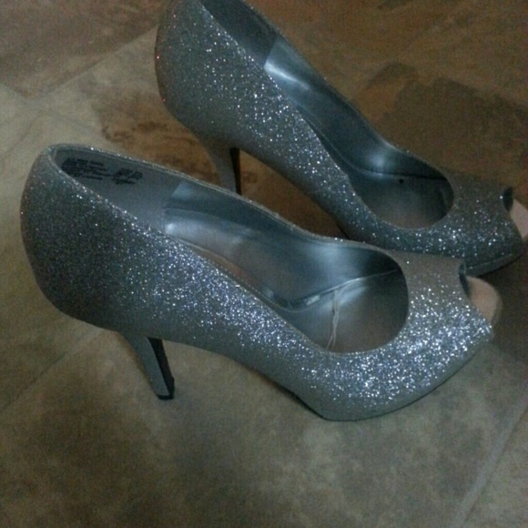 Cloths - Picture 2 of 4