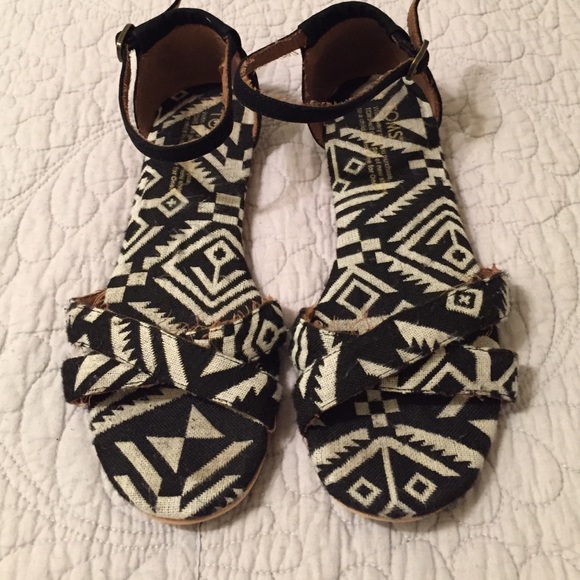 Tribal Pattern Toms | toms toms black and cream tribal pattern correa sandals Tribal Pattern Toms | toms toms black and cream tribal pattern correa sandals