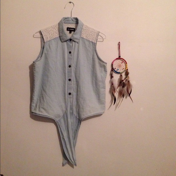 Light Jean and Lace collared shirt! 👕 - Picture 2 of 3