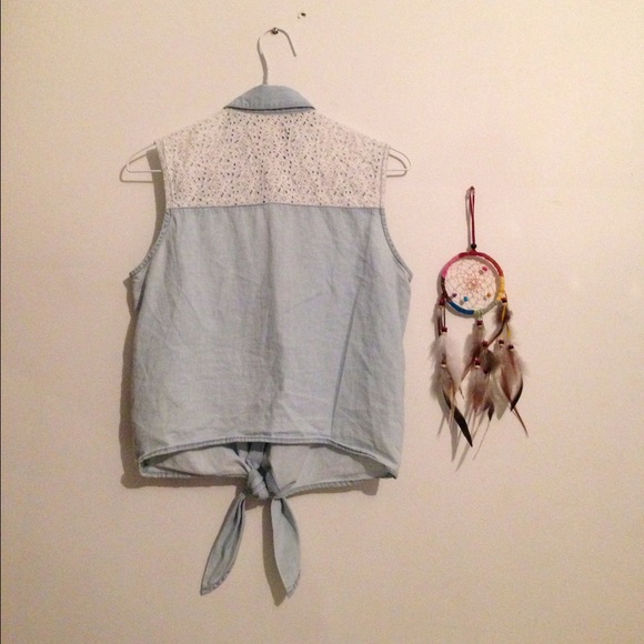 Light Jean and Lace collared shirt! 👕 - Picture 3 of 3