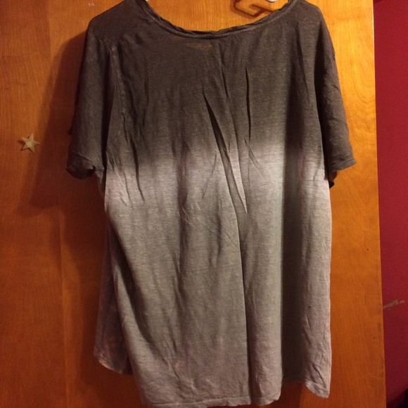 Grey shirt - Picture 2 of 7