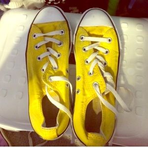 Yellow converse!