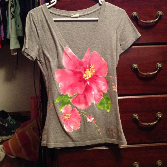 HCO Flowered v-neck