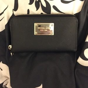 Michael Kors black zipper wallet
