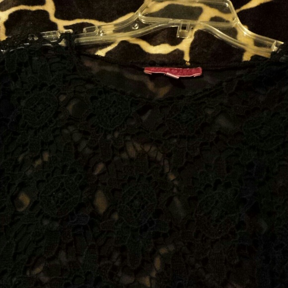 HOT Crochet and Sheer Crop Top - Picture 3 of 3