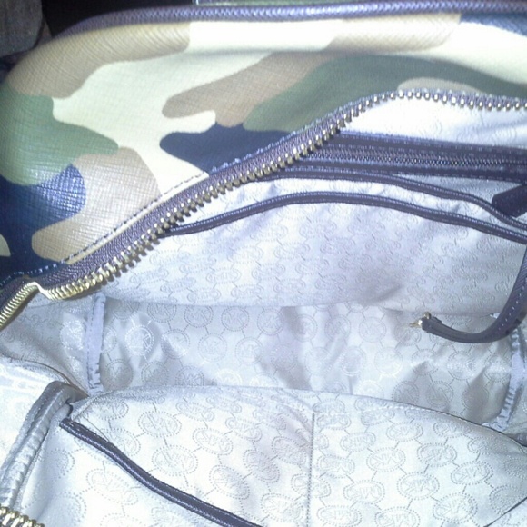 MICHAEL KORS CAMO BACKPACK - Picture 3 of 4