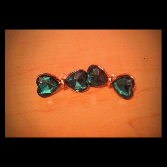 Emerald Gem Hearts Bow Earrings