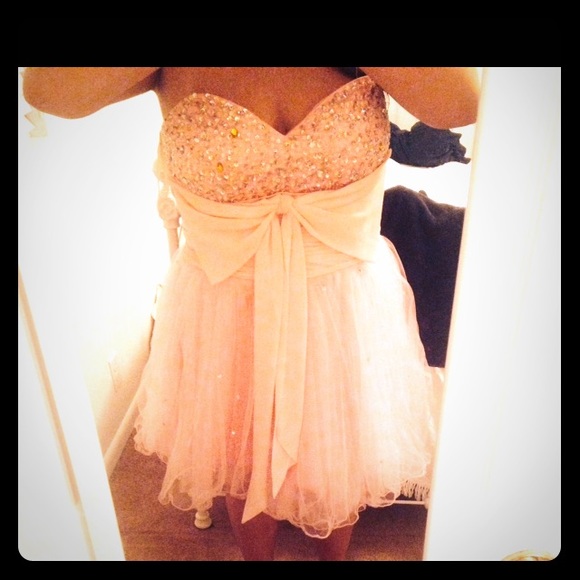 Light pink bow dress !