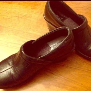 B.O.C shoes. Great for work. Nursing or server