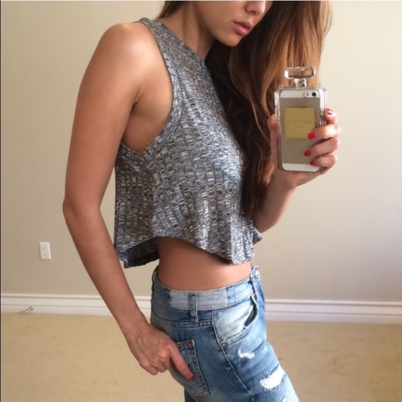 Tops - • SOLD • Grey Semi Crop Tank (L)