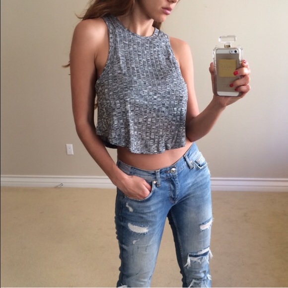 • SOLD • Grey Semi Crop Tank (L) - Picture 2 of 4
