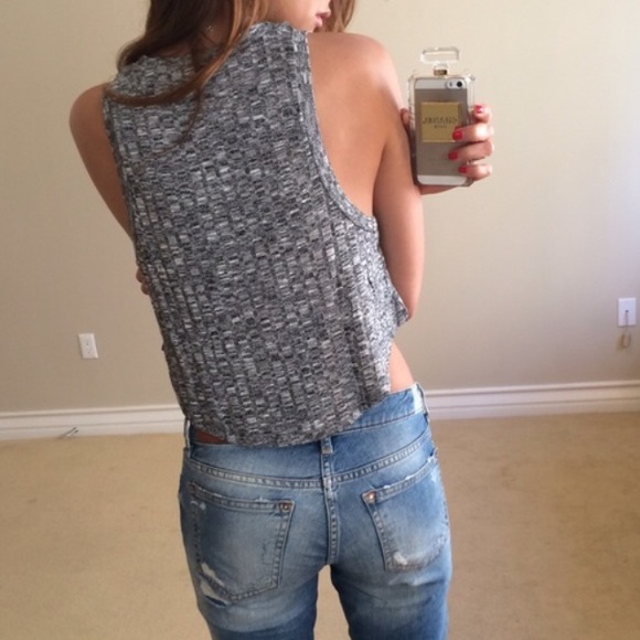 • SOLD • Grey Semi Crop Tank (L) - Picture 3 of 4