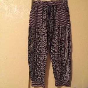 ✨SOLD ON VINTED✨ black and cream floral pants