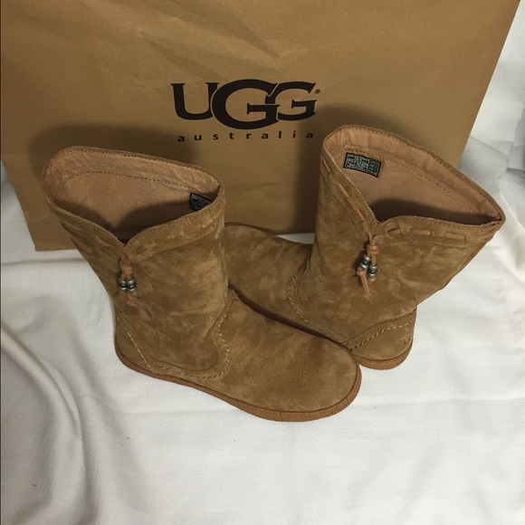 ⛔️SOLD⛔️ UGG Australia Laurin Mocassin Boots NIB - Picture 1 of 4