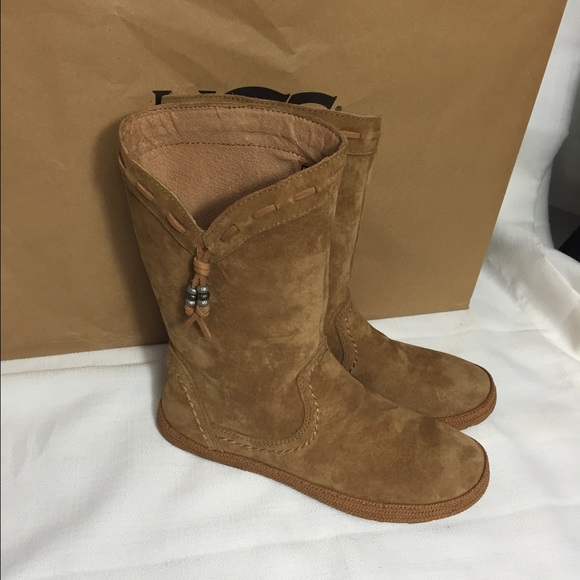 ⛔️SOLD⛔️ UGG Australia Laurin Mocassin Boots NIB - Picture 3 of 4