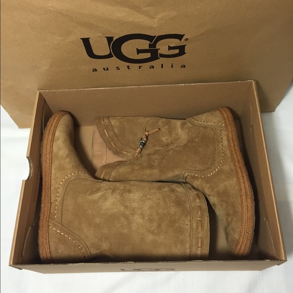 ⛔️SOLD⛔️ UGG Australia Laurin Mocassin Boots NIB - Picture 4 of 4